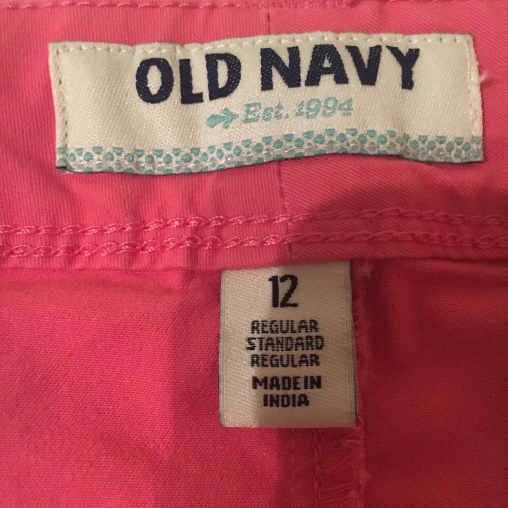 Ladies size 12 pink Old Navy shorts - Picture 3 of 3